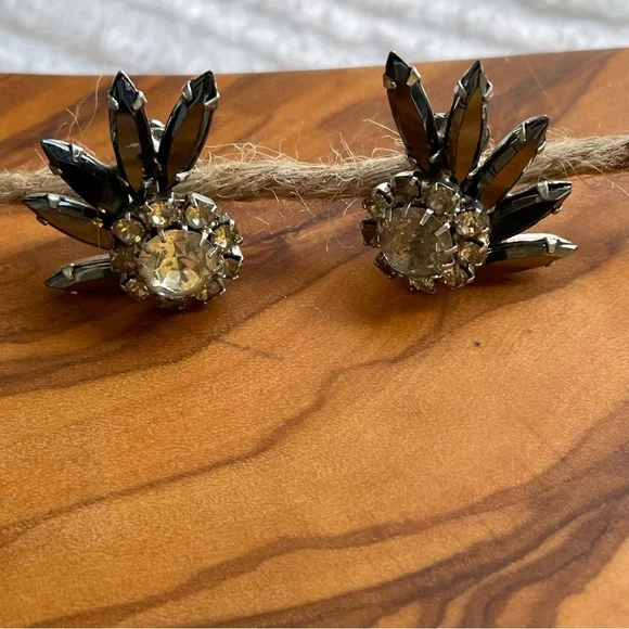 Vintage Juliana-Style Elegant Silver and Black Crystal Earrings - Picture 2 of 6